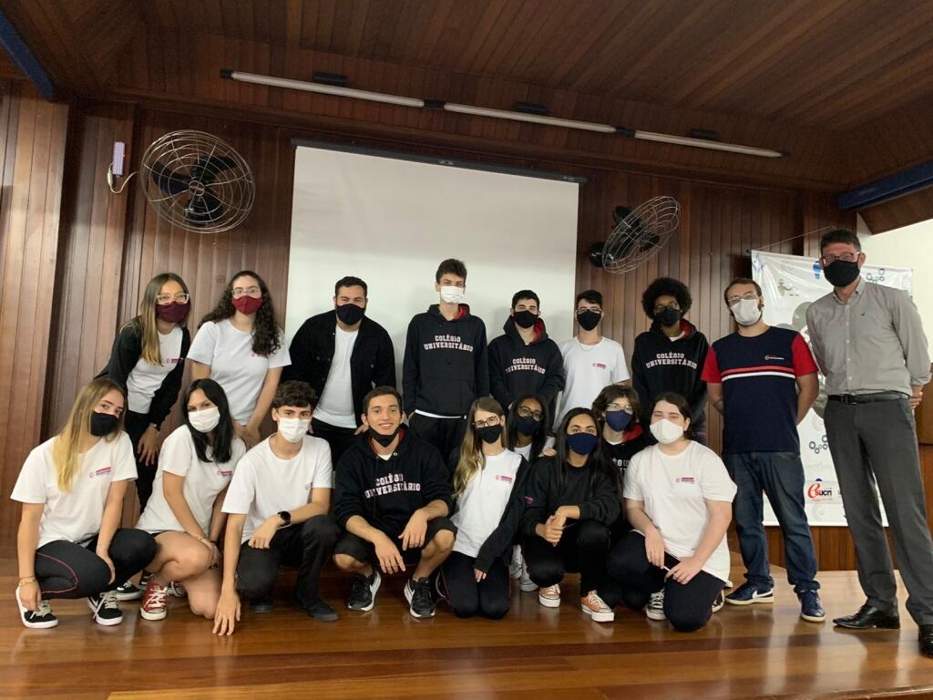 Estudantes do Colégio Universitário trocam experiências com advogado Luiz Eduardo Conti