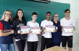 Entrega dos certificados para as melhores notas do simulado e médias do 3º bimestre