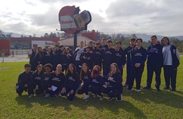 Estudantes do Colégio Universitário realizam visita à empresa Resicolor