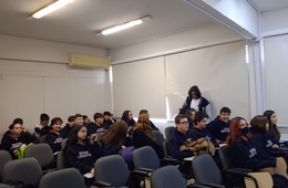 Estudantes do Colégio Universitário realizam visita à empresa Resicolor